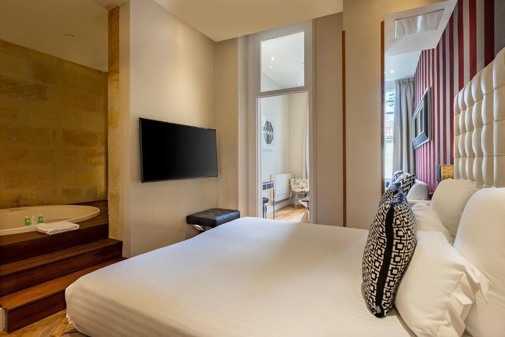 junior suite | 2 bedrooms, free minibar, in-room safe, individually decorated