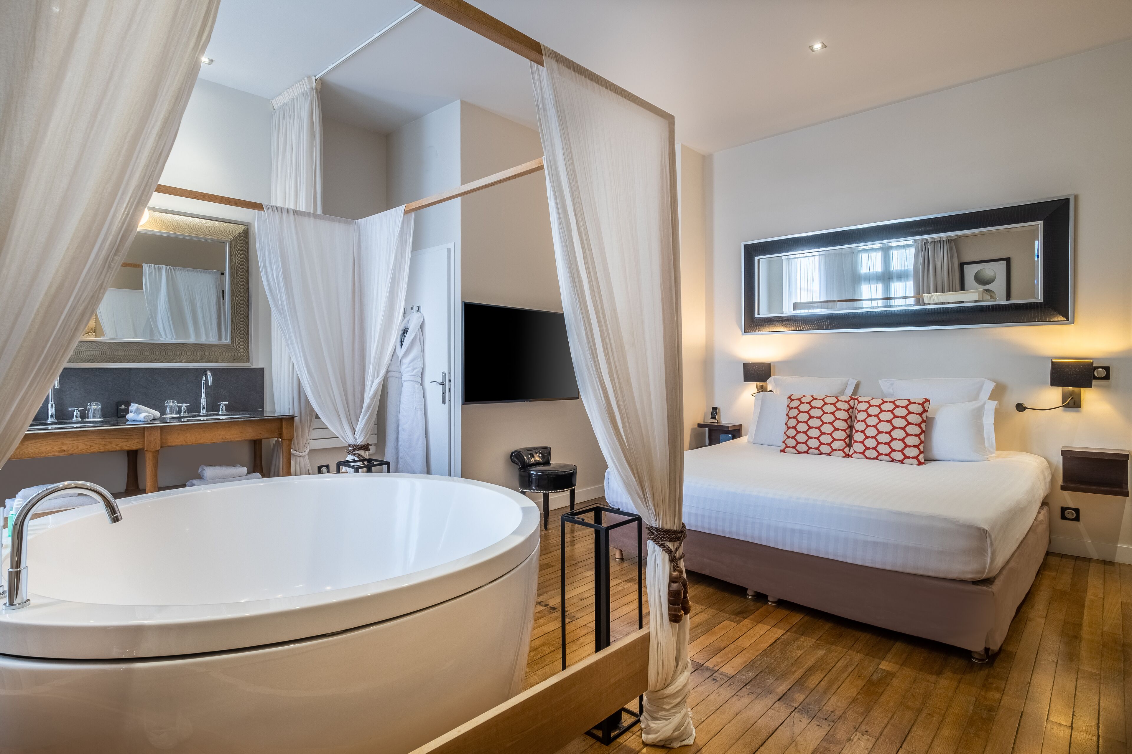 junior suite | 2 bedrooms, free minibar, in-room safe, individually decorated
