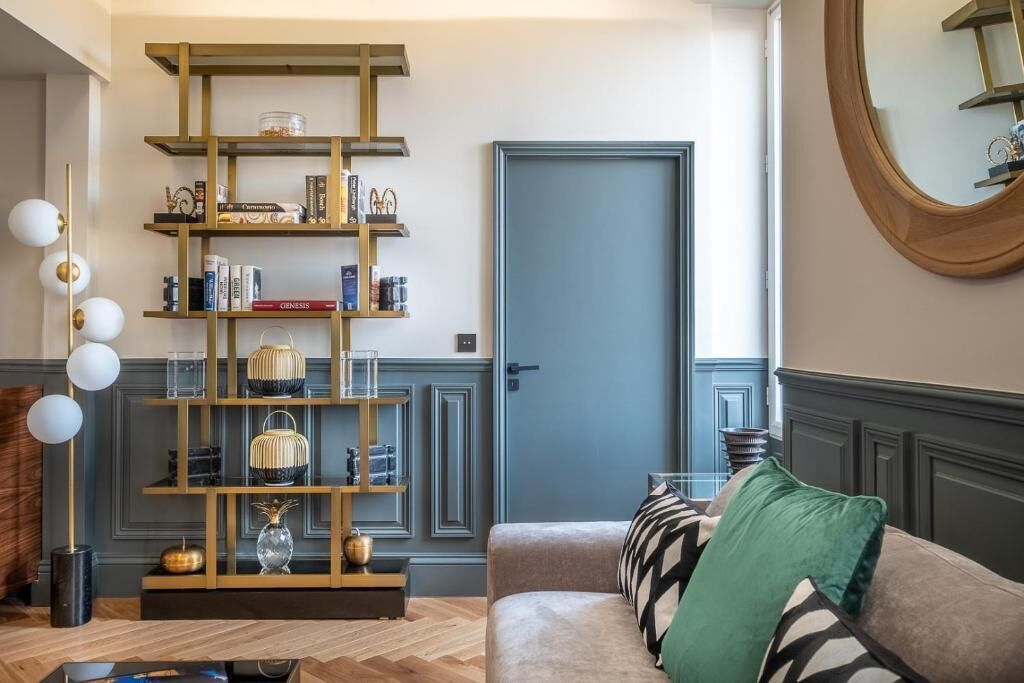 presidential suite, 3 bedrooms, balcony (margaux) | living area | tv, ipod dock