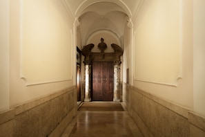 Property entrance - Piazza di Spagna Suites (Rome)