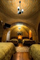 三人房 | 办公桌、免费 WiFi、床单