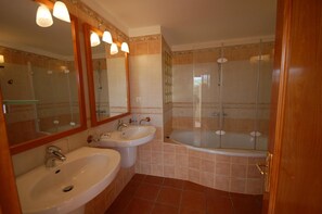 Douche, séchoir à cheveux