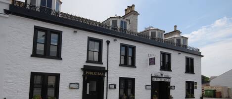 Fachada de la propiedad