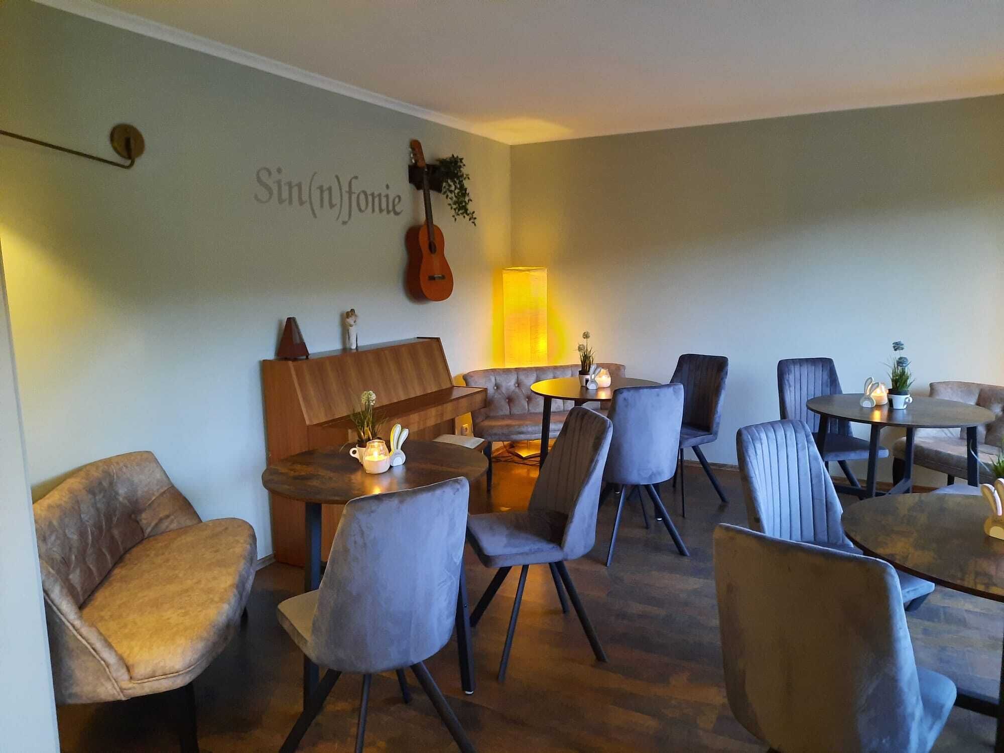 Lobby-lounge