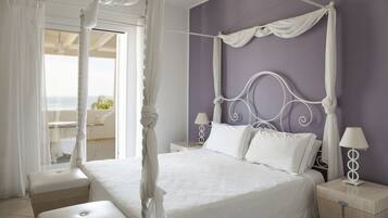 Roupas de cama premium, frigobar, cofres nos quartos