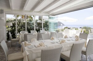 Frühstück, Mittagessen, Abendessen, lokale Küche, Blick aufs Meer