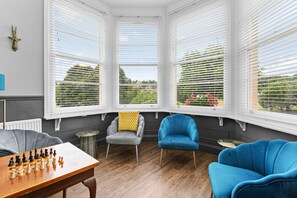 Lounge - The Berburry (Torquay)