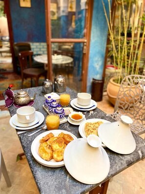 Free daily full breakfast  - Riad Tara (Fes)