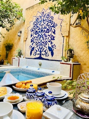 Free daily full breakfast - Riad Tara (Fes)