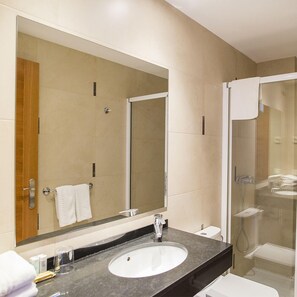 Camera doppia | Bagno | Vasca da bagno a immersione totale, soffione a pioggia