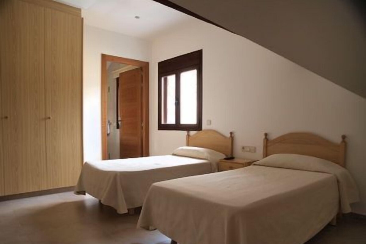 Quadruple Room | Soundproofing, rollaway beds, free WiFi, bed sheets