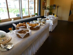 Free daily self-service breakfast