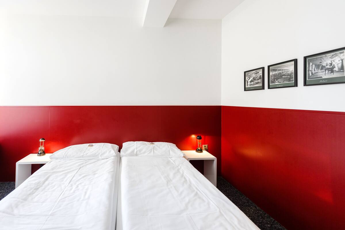 Superior-Doppelzimmer | Minibar, desk, blackout drapes, iron/ironing board (on request)