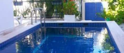 Outdoor pool, free pool cabanas, pool umbrellas