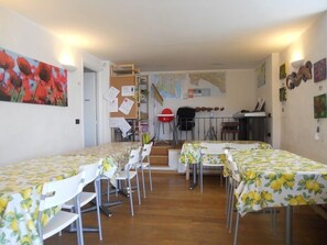 Frokostbuffé hver dag (mot et tillegg)
