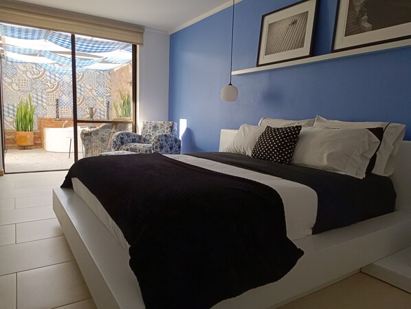 Studiosvit Premium | 1 sovrum, sängtillbehör av högsta kvalitet, duntäcken och bäddmadrasser