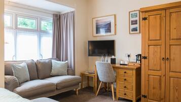 Double Room (Large) | Iron/ironing board, free WiFi, bed sheets