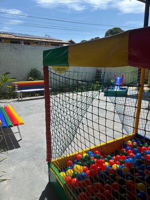 Tempat bermain anak – indoor