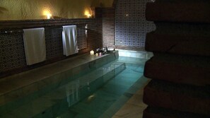Indoor spa tub
