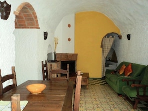 Standard Apartment, 2 Bedrooms | In-room dining
