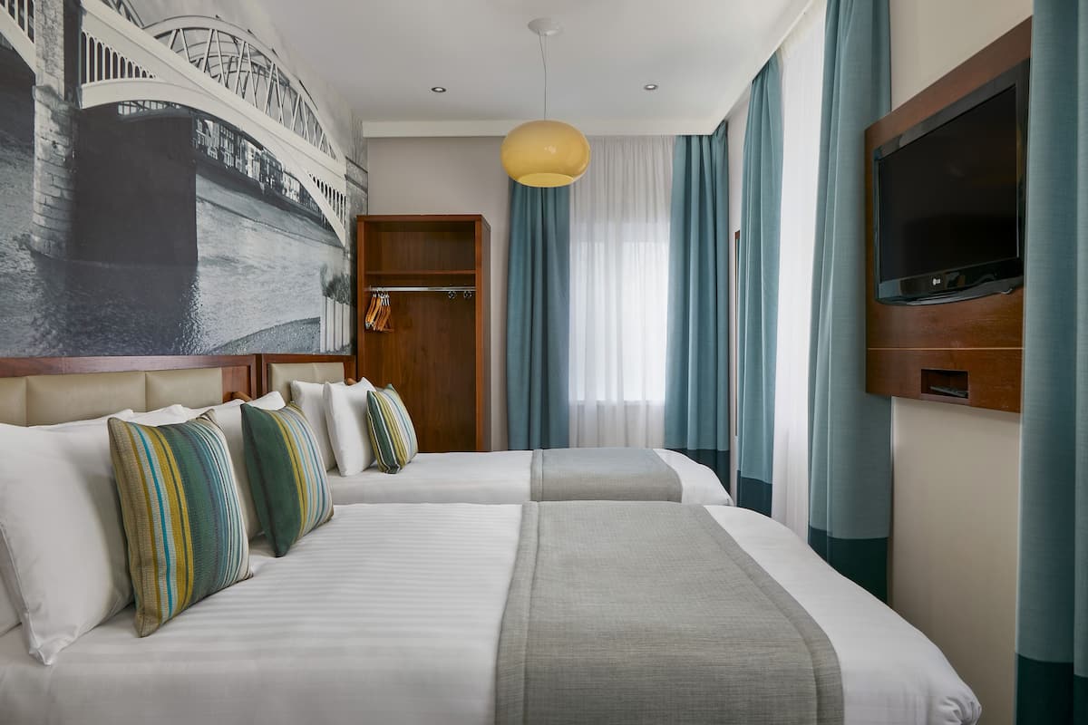 Triple Room | Premium bedding, in-room safe, desk, laptop workspace