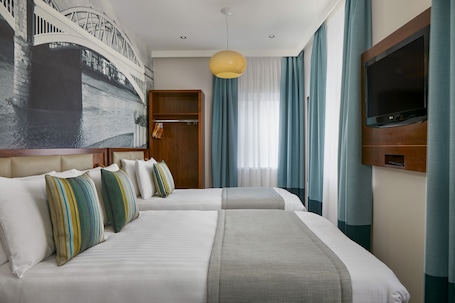 Camera tripla | Biancheria da letto di alta qualità, una cassaforte in camera. Seraphine Hammersmith Hotel