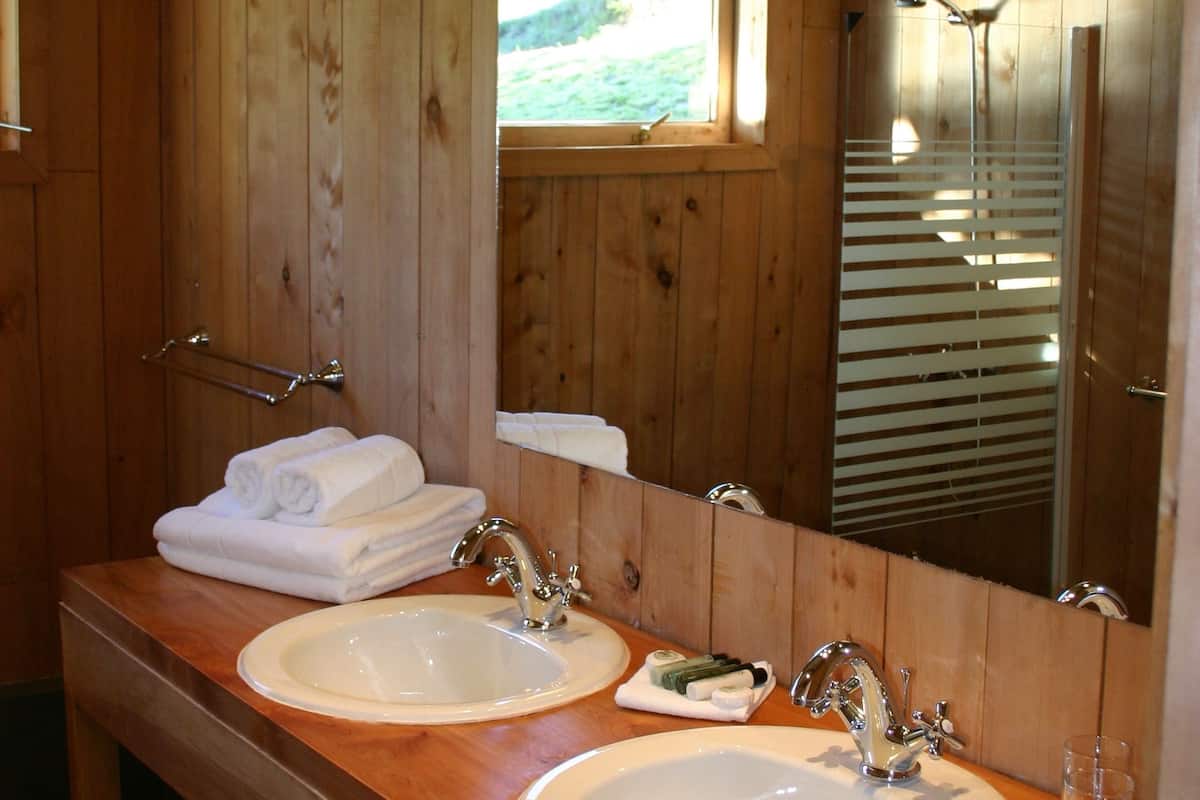 standard room | bathroom sink