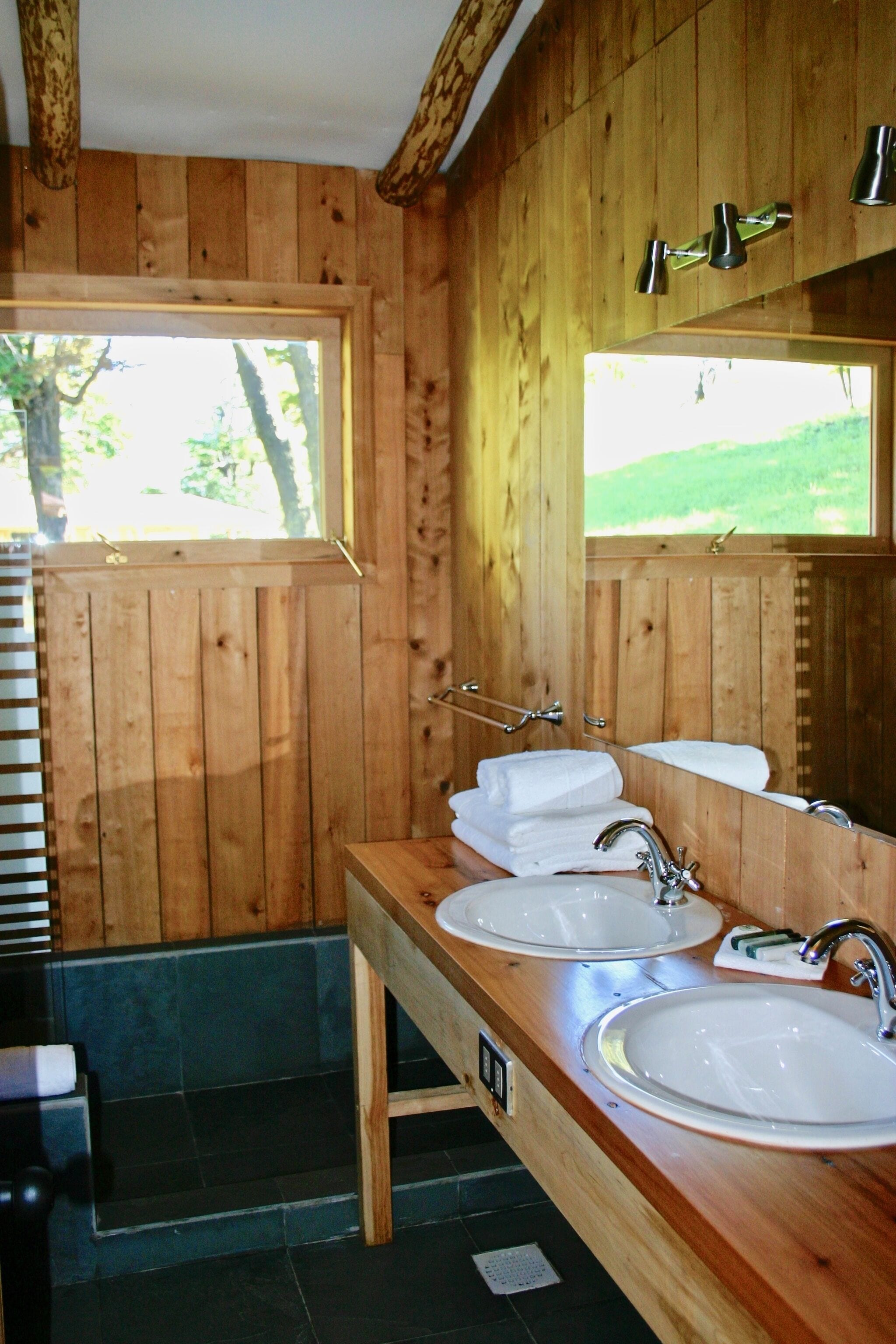 superior room | bathroom | shower, free toiletries, hair dryer, towels