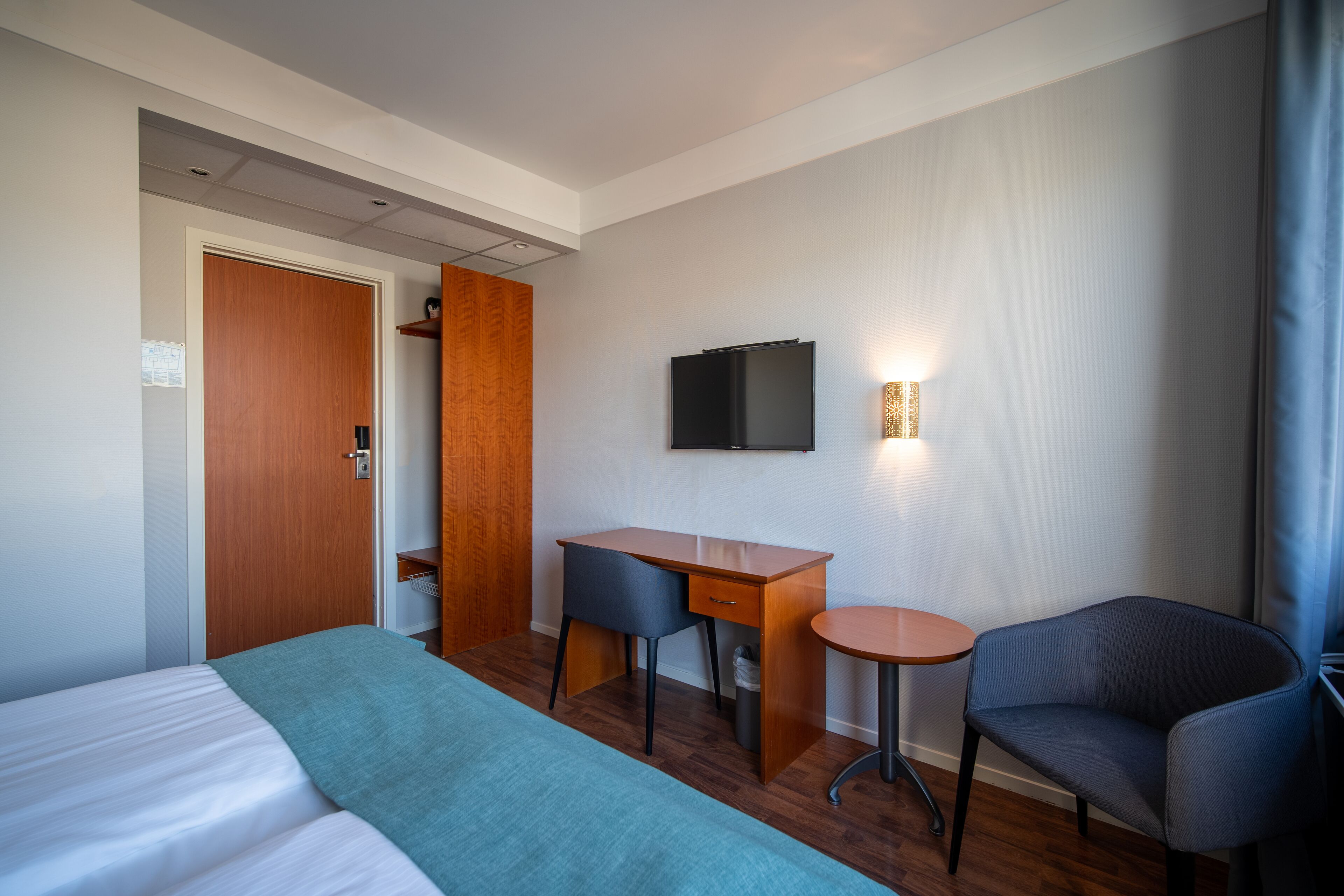 superior double or twin room | hypo-allergenic bedding, desk, laptop workspace, iron/ironing board