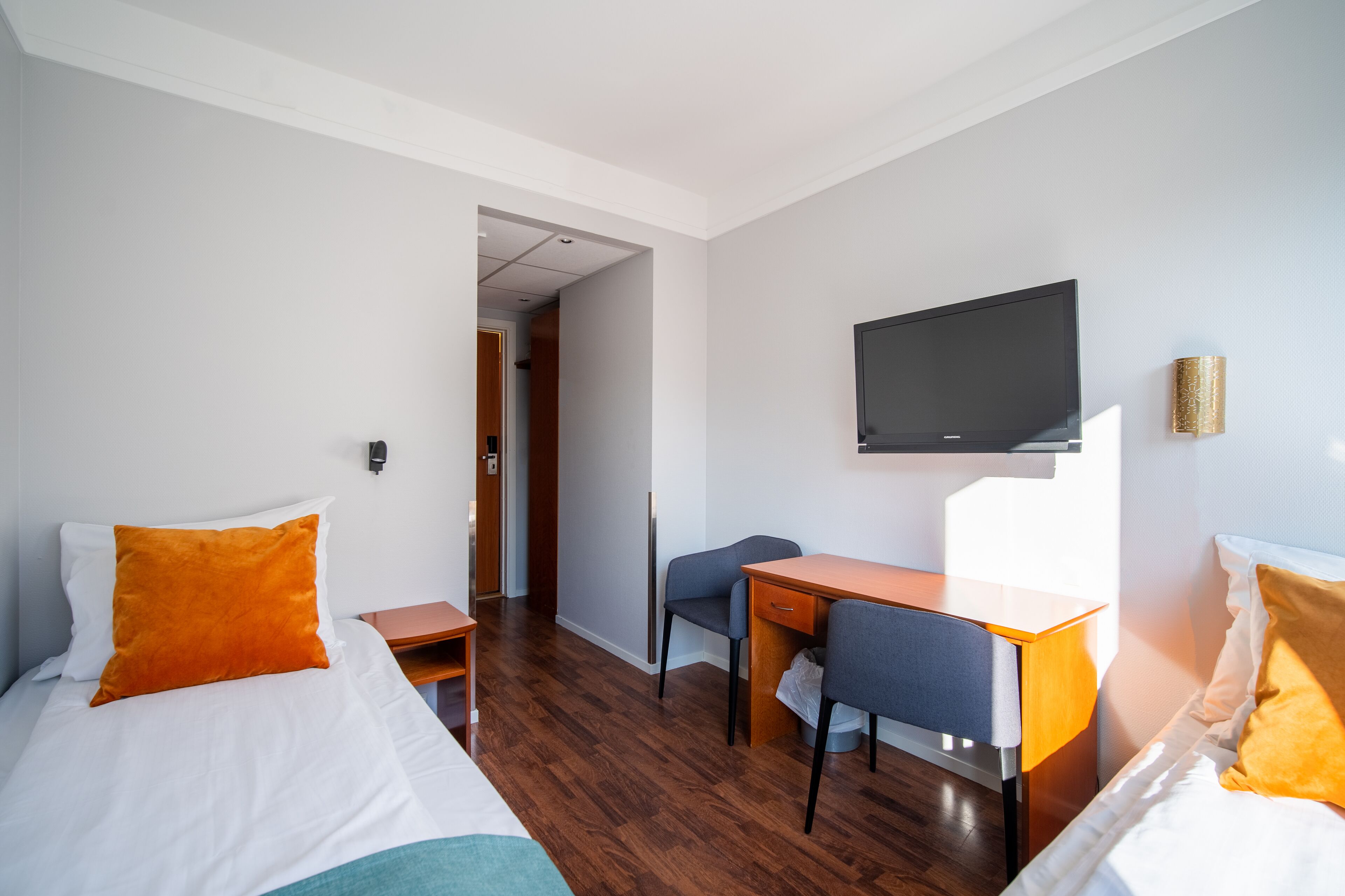 basic double or twin room | hypo-allergenic bedding, desk, laptop workspace, iron/ironing board