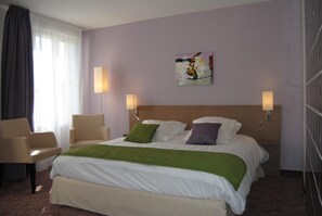 Comfort Room | In-room safe, desk, laptop workspace, iron/ironing board - BRIT HOTEL CHATEAUDUN (Donnemain-Saint-Mames)