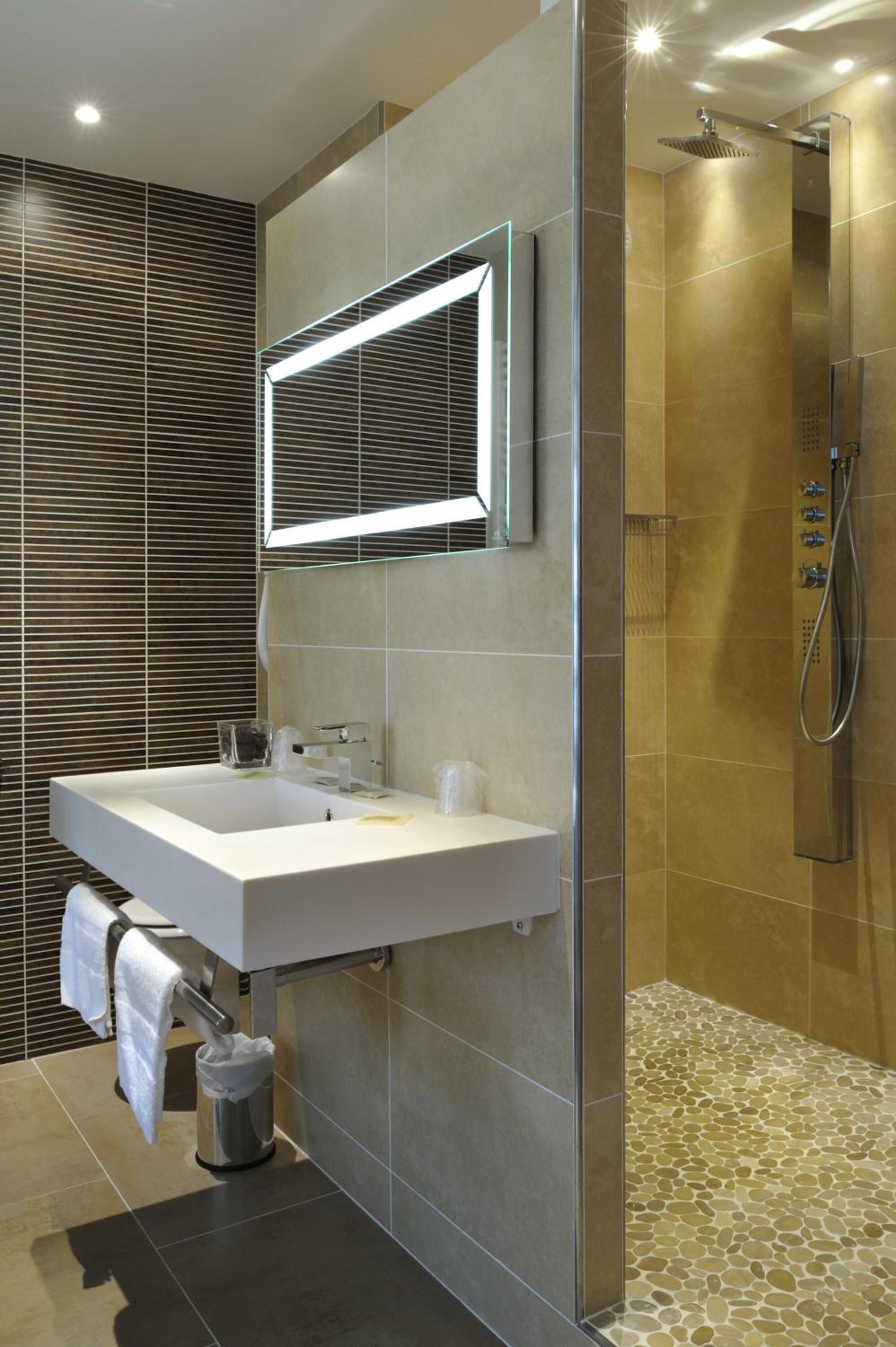 exclusive room | bathroom | shower, free toiletries, hair dryer, towels