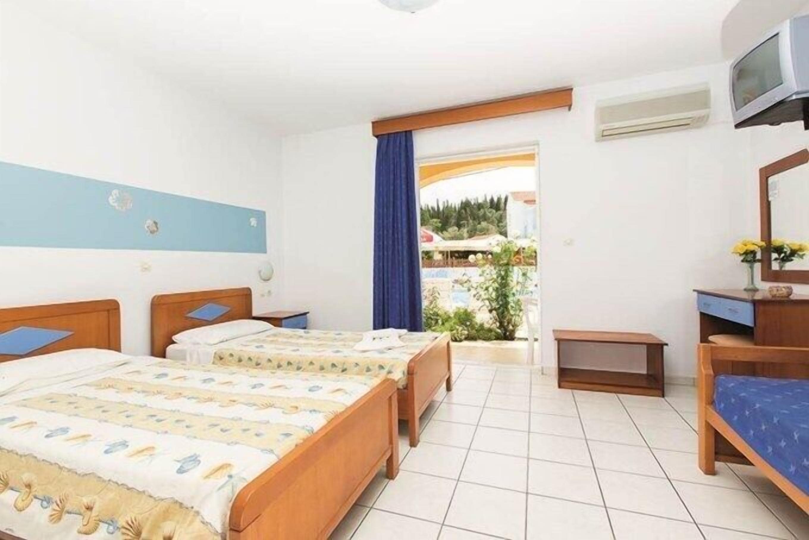 apartment, 1 bedroom, kitchen, pool view | 1 bedroom, bed sheets