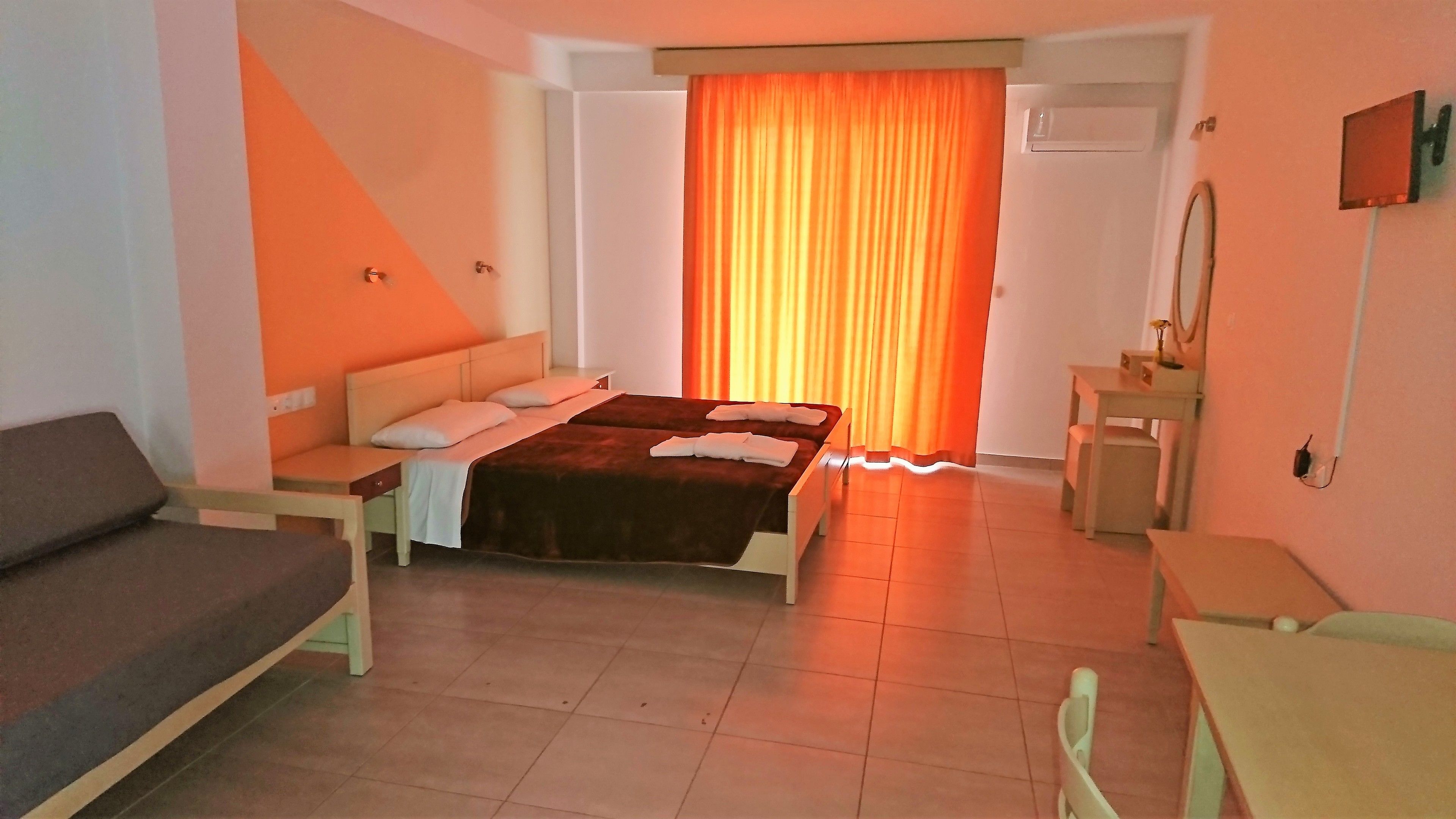 family studio, kitchenette | 1 bedroom, bed sheets