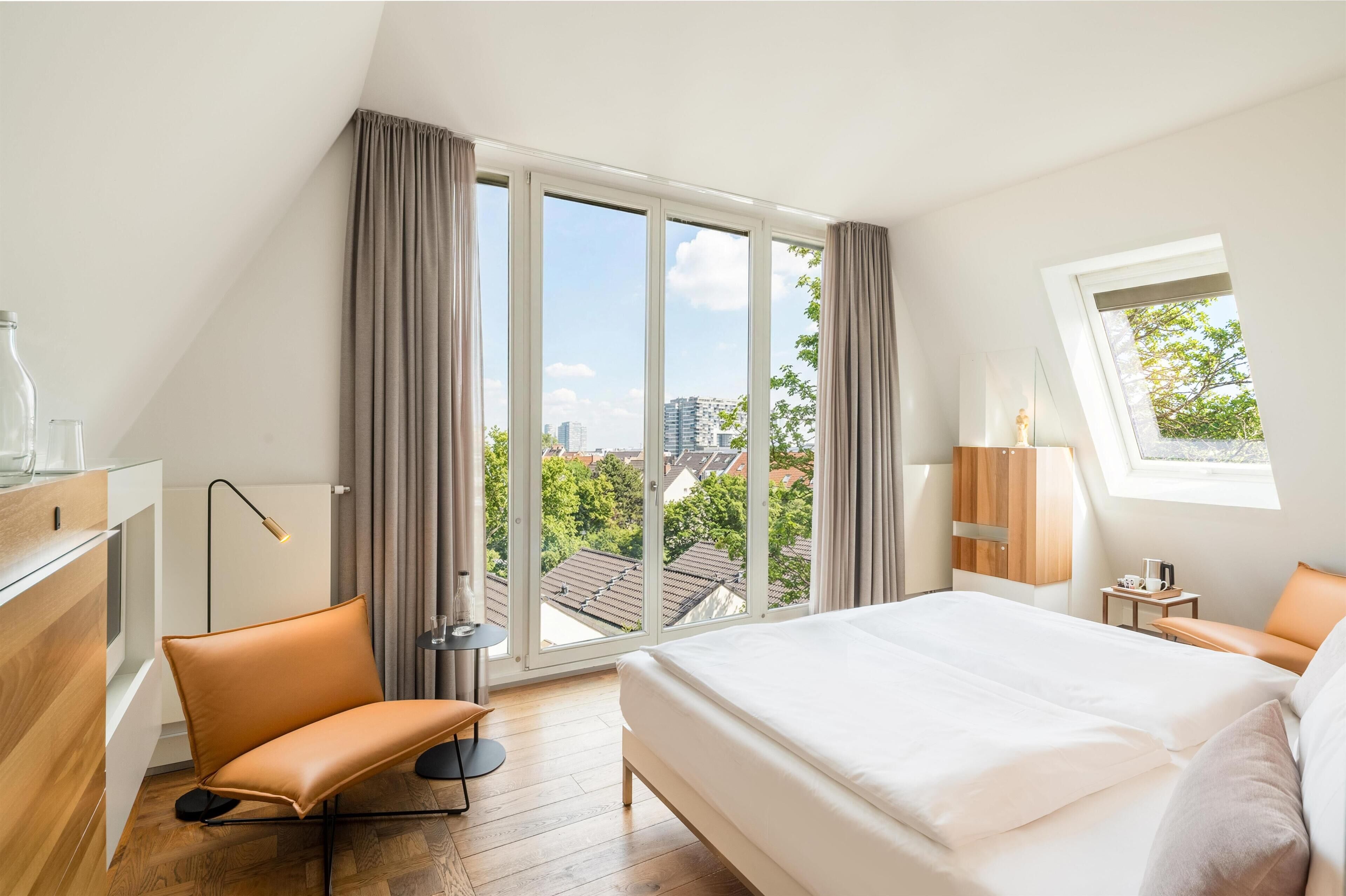 Suite – junior, 1 kingsize-seng, kjøleskap (Cozy Sitting Corner) | Sengetøy av topp kvalitet, senger med overmadrass og minibar