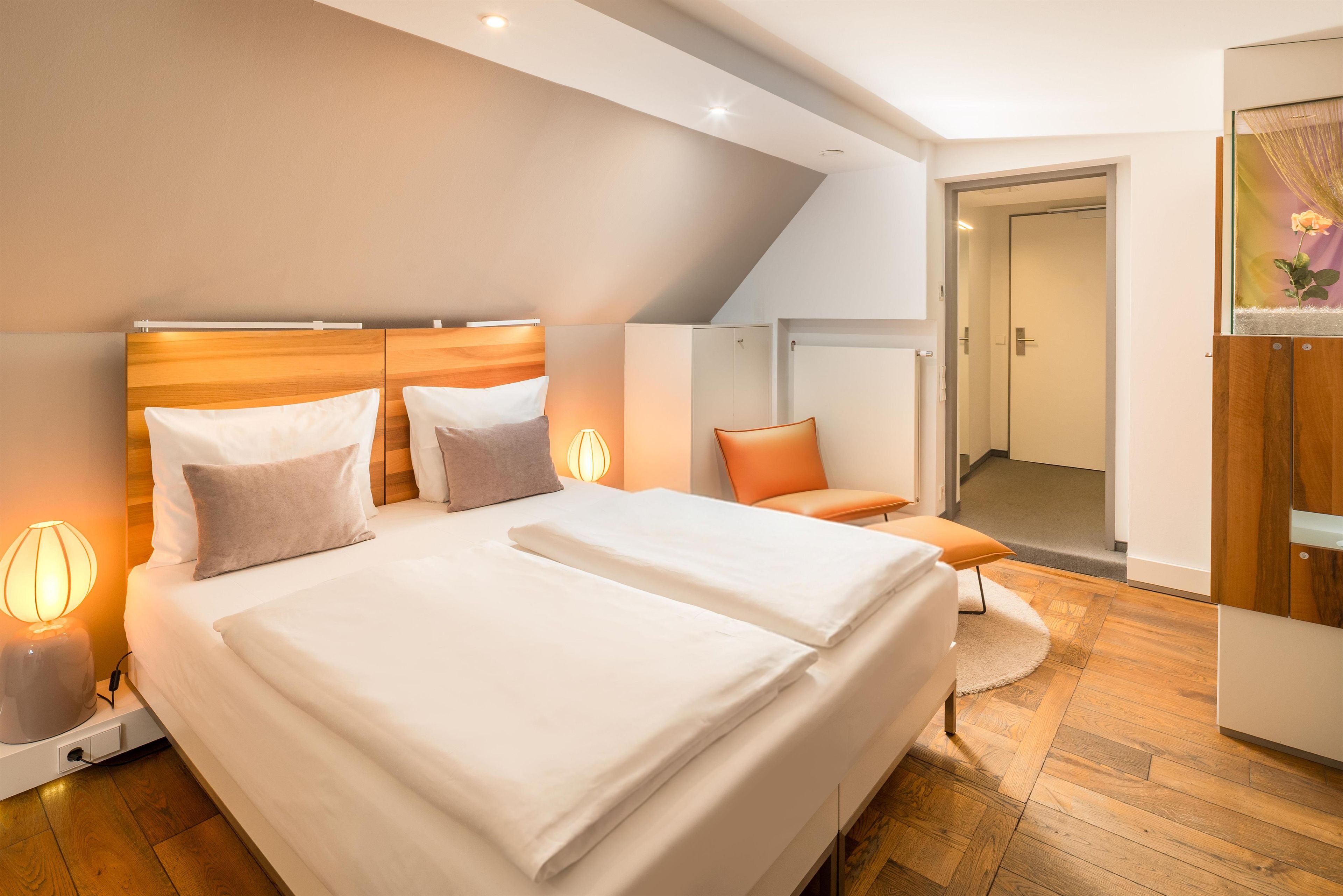 Junior Suite, 1 King Bed, Refrigerator (Cozy Sitting Corner) | Premium bedding, pillowtop beds, minibar, in-room safe