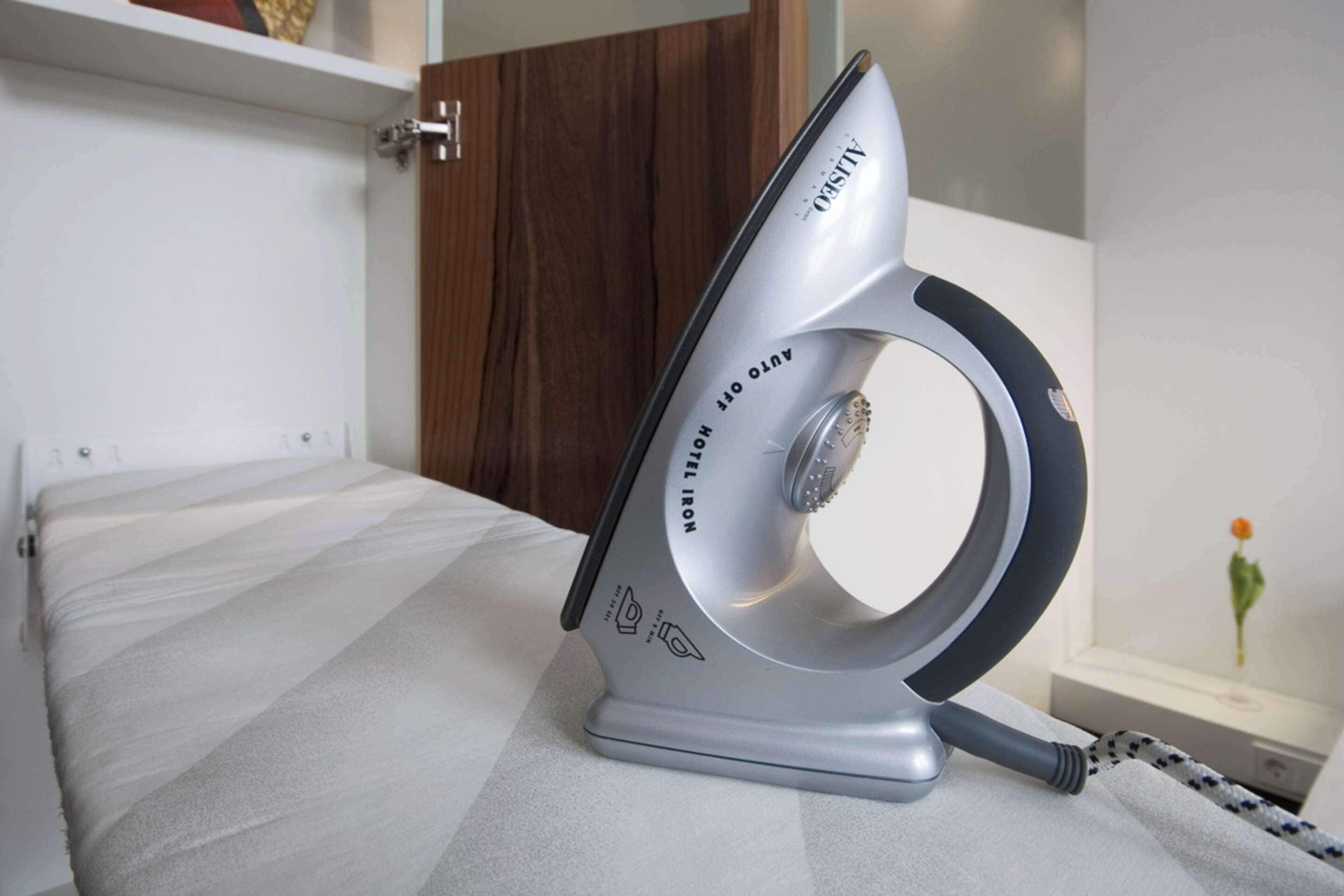 premium bedding, pillow-top beds, minibar, in-room safe