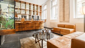 A modern interior with a bar area, seating, and a large aquarium. - Hopper Hotel St. Josef, WorldHotels Crafted (Cologne)