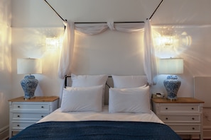 Egyptian cotton sheets, Select Comfort beds, in-room safe - Esperanza Guest House (Cape Town)