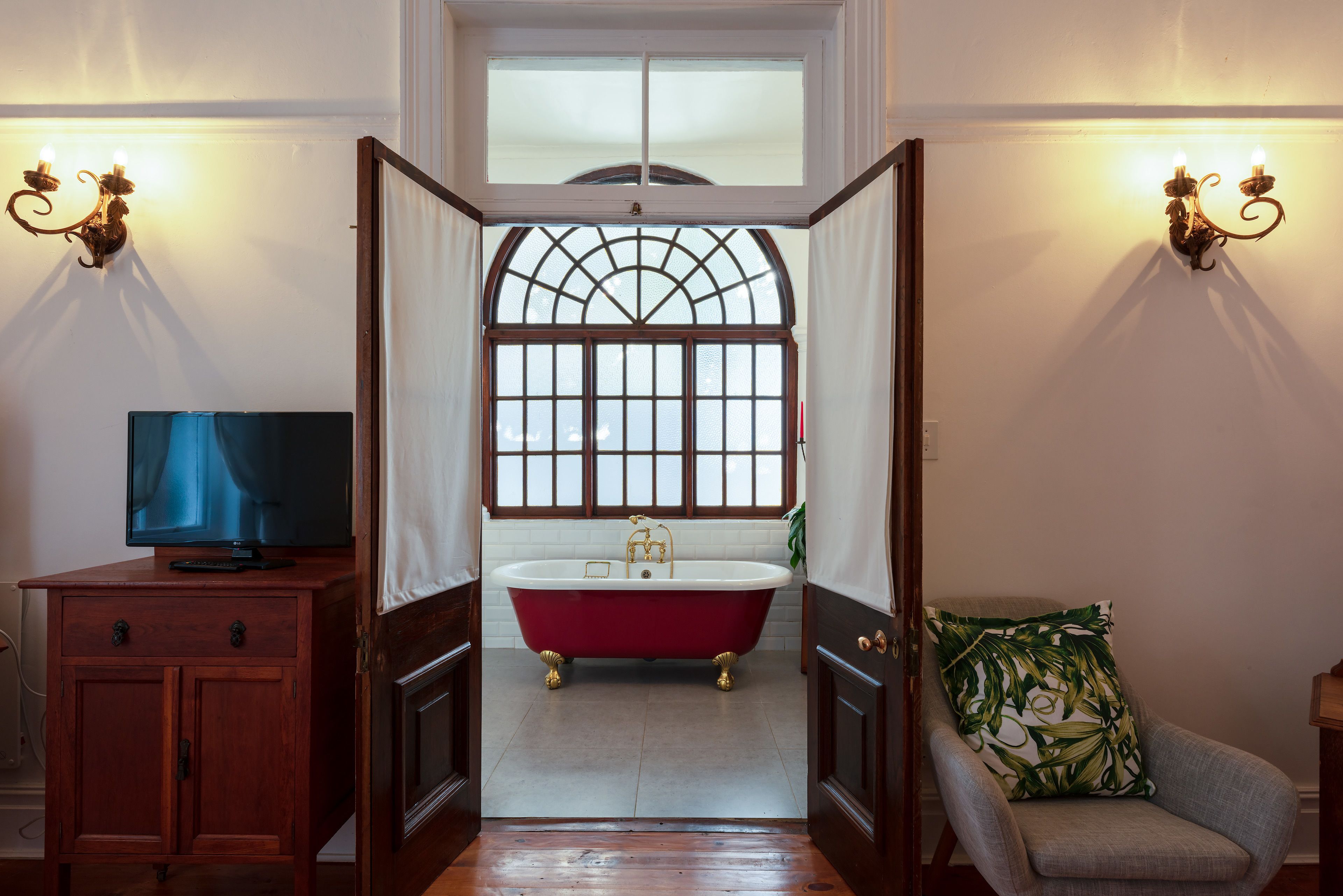 客房 (5) | 浴室 | 花灑/浴缸組合、浸缸、免費梳洗用品、風筒