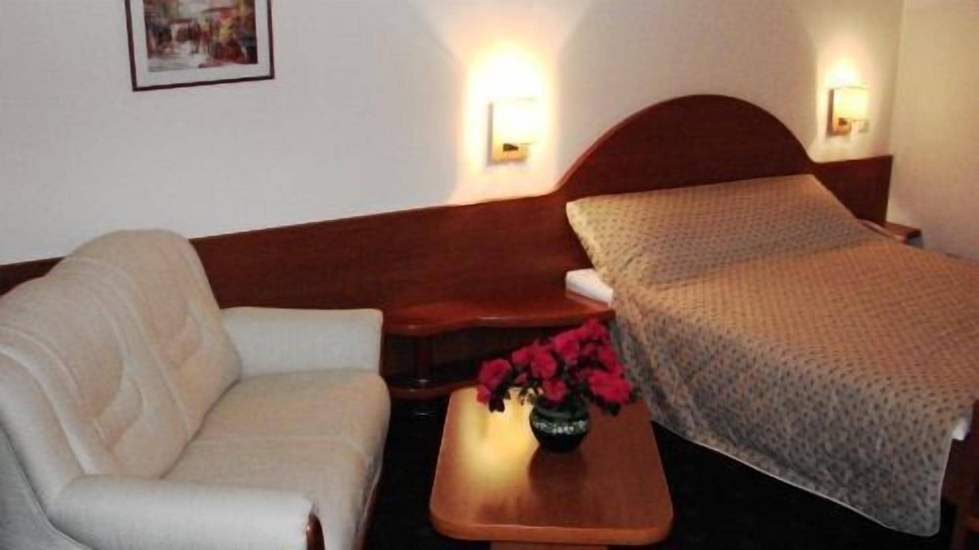 80-inch led tv with cable channels, tv