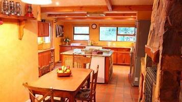 Premium bedding, Tempur-Pedic beds, minibar, in-room safe