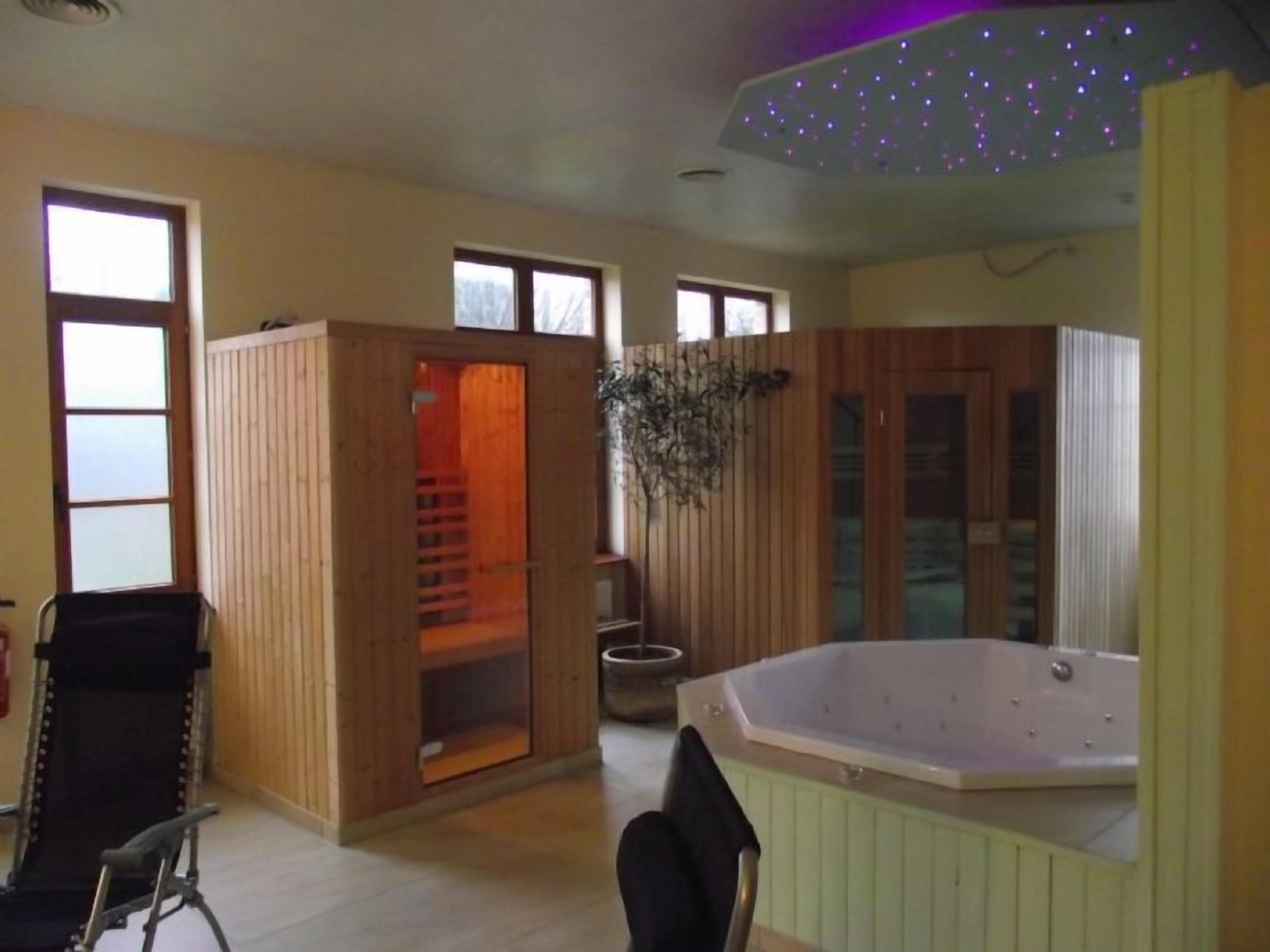 ซาวน่า, ห้องอบไอน้ำ, ที่อาบน้ำแบบตุรกี/ฮัมมัม, ทรีทเมนท์ดูแลผิว