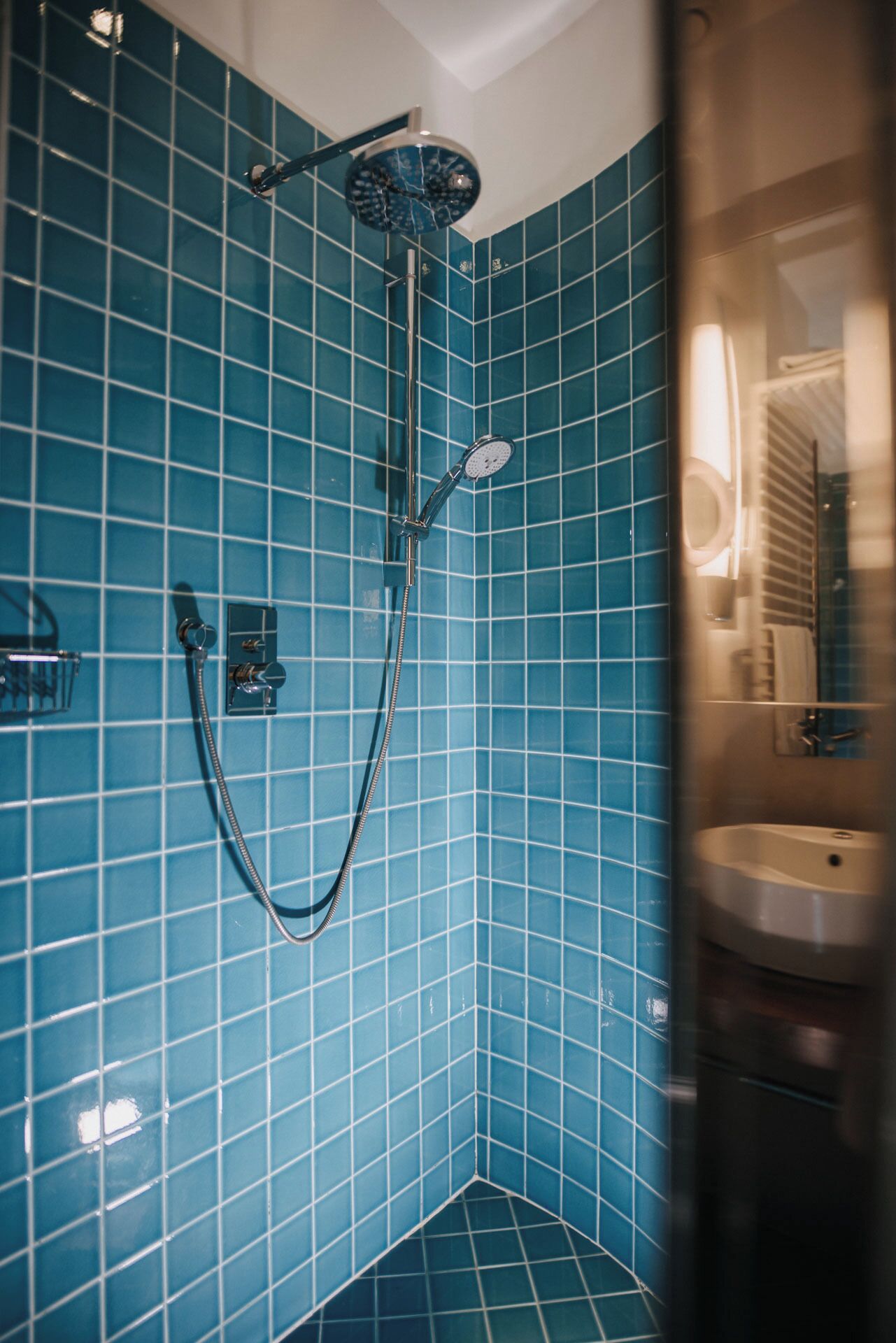 superior room | bathroom | free toiletries, hair dryer, bidet, towels