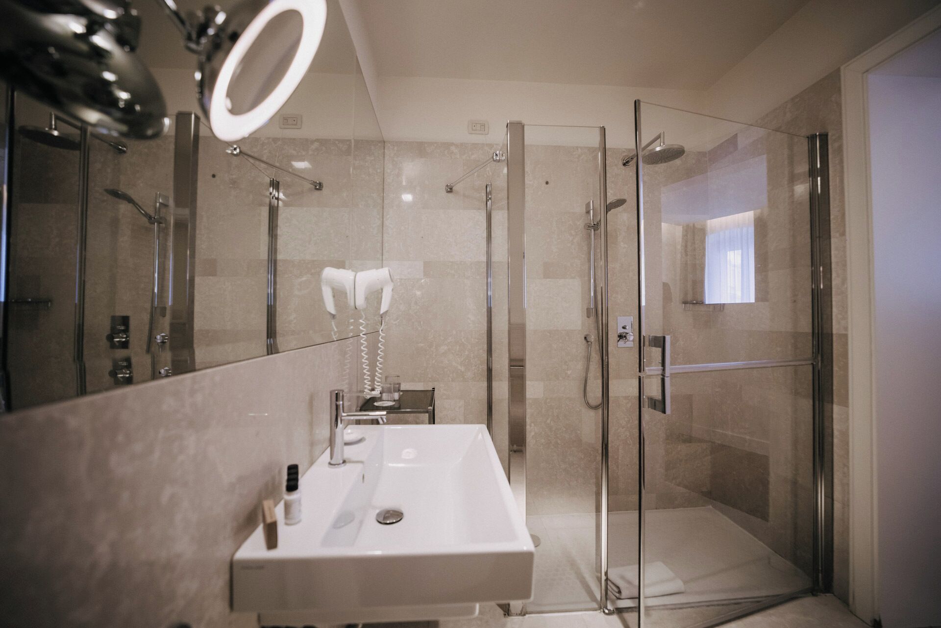 deluxe double room | bathroom | free toiletries, hair dryer, bidet, towels