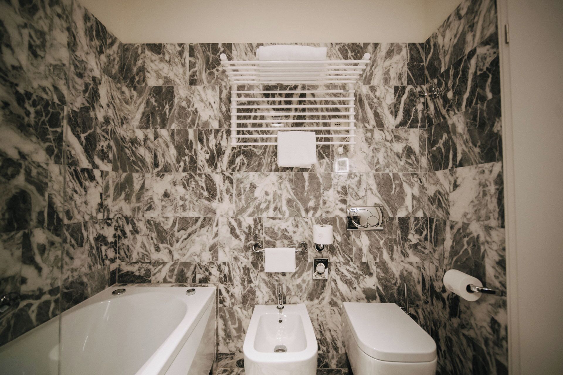 single room | bathroom | free toiletries, hair dryer, bidet, towels