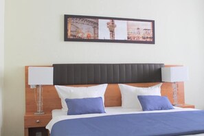 Business Twin Room | Minibar, desk, laptop workspace, blackout drapes - Hotel Expo Frankfurt City Centre - Digital Check-In (Frankfurt)