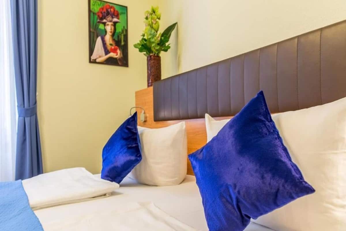 Comfort-Doppelzimmer | Minibar, Schreibtisch, laptopgeeigneter Arbeitsplatz