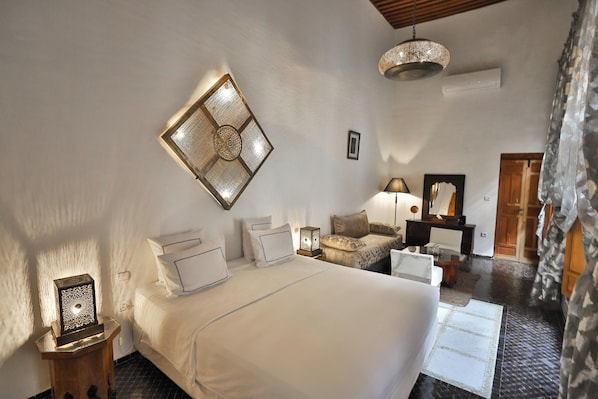 Romantic Double Room (Sara) | Living area