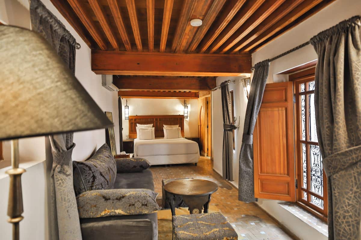 Habitación romántica, mezzanine | 1 habitación, sábanas de algodón egipcio y ropa de cama de alta calidad